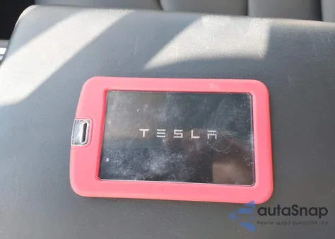 2022 Tesla Model 3 Performance Dual Motor All-Wheel Drive z USA, uszkodzony, nr VIN 5YJ3E1EC0NF269597